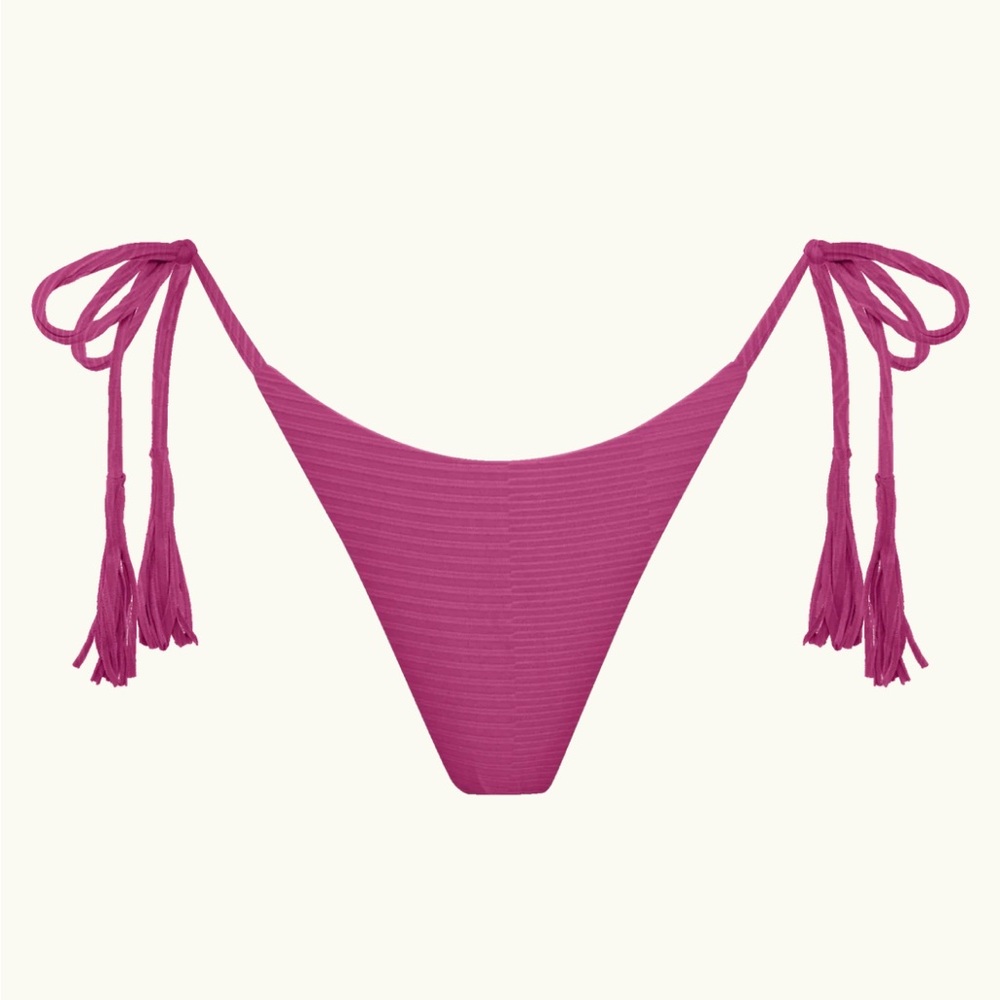 NWT Acacia Lauie Protea Dual Ribbed Bottom